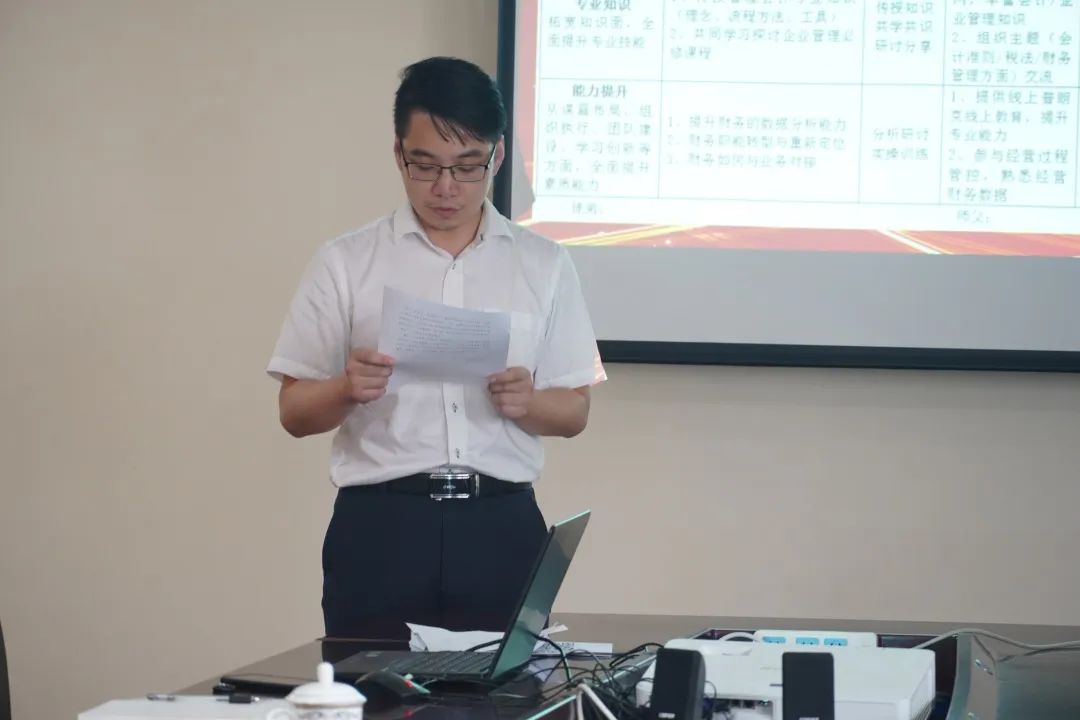 <a href=http://zfojg.cn target=_blank class=infotextkey><a href=http://zfojg.cn target=_blank class=infotextkey>雙良</a>環(huán)境</a>“師帶徒”簽約儀式圓滿落幕