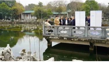 整合安排城市黑臭水體治理、水源地保護(hù)、打擊“洋垃圾”進(jìn)口